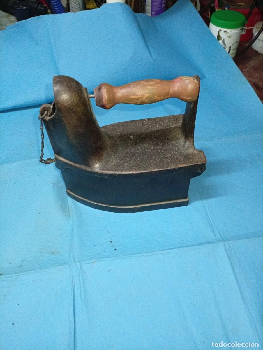 Antig&uuml;edades: ANTIGUA PLANCHA DE CARBON - Foto 1