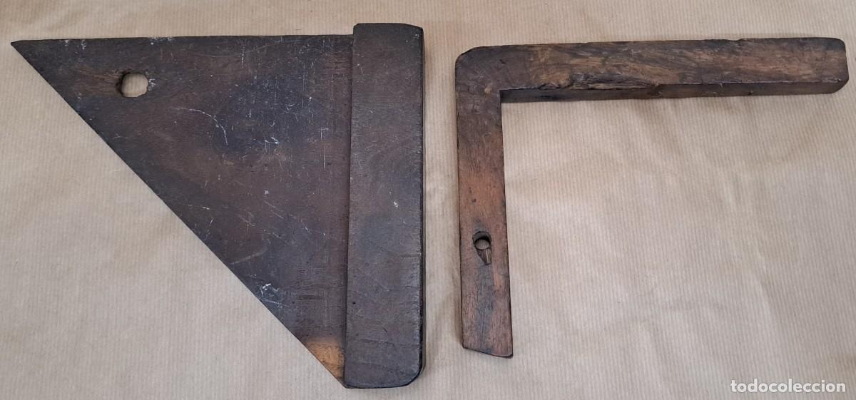 Antig&uuml;edades: Pareja de antiguas escuadras de madera, carpinter&iacute;a - Foto 1