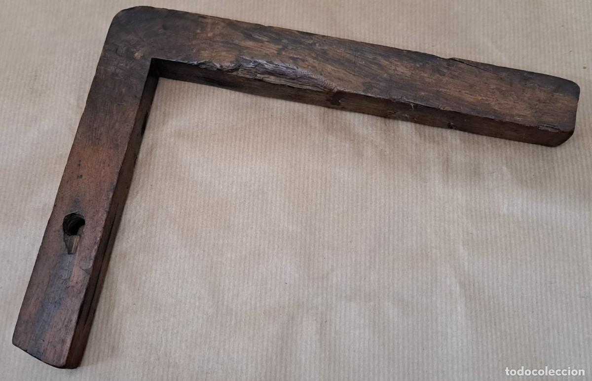 Antig&uuml;edades: Pareja de antiguas escuadras de madera, carpinter&iacute;a - Foto 3