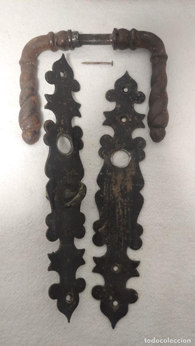 Antig&uuml;edades: Antigua manilla hierro fundido?. - Foto 1