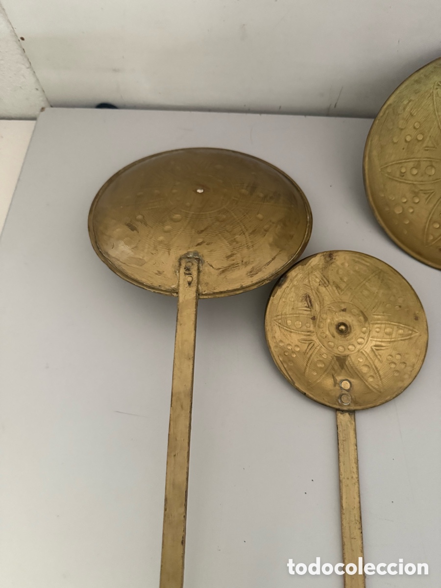 Antig&uuml;edades: Antiguo cucharones de lat&oacute;n - Foto 2