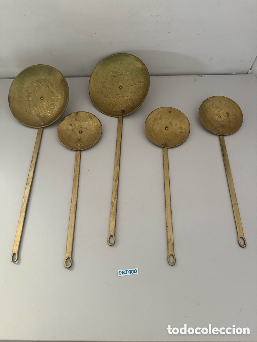 Antig&uuml;edades: Antiguo cucharones de lat&oacute;n - Foto 1