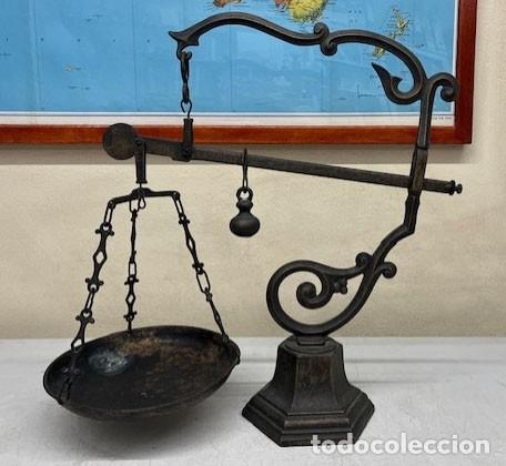 Antig&uuml;edades: Balanza romana de mesa en bronce - Foto 1