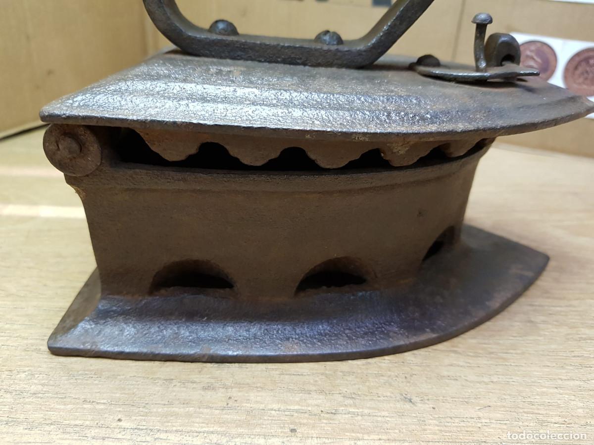 Antig&uuml;edades: ANTIGUA PLANCHA A CARBON - Foto 2