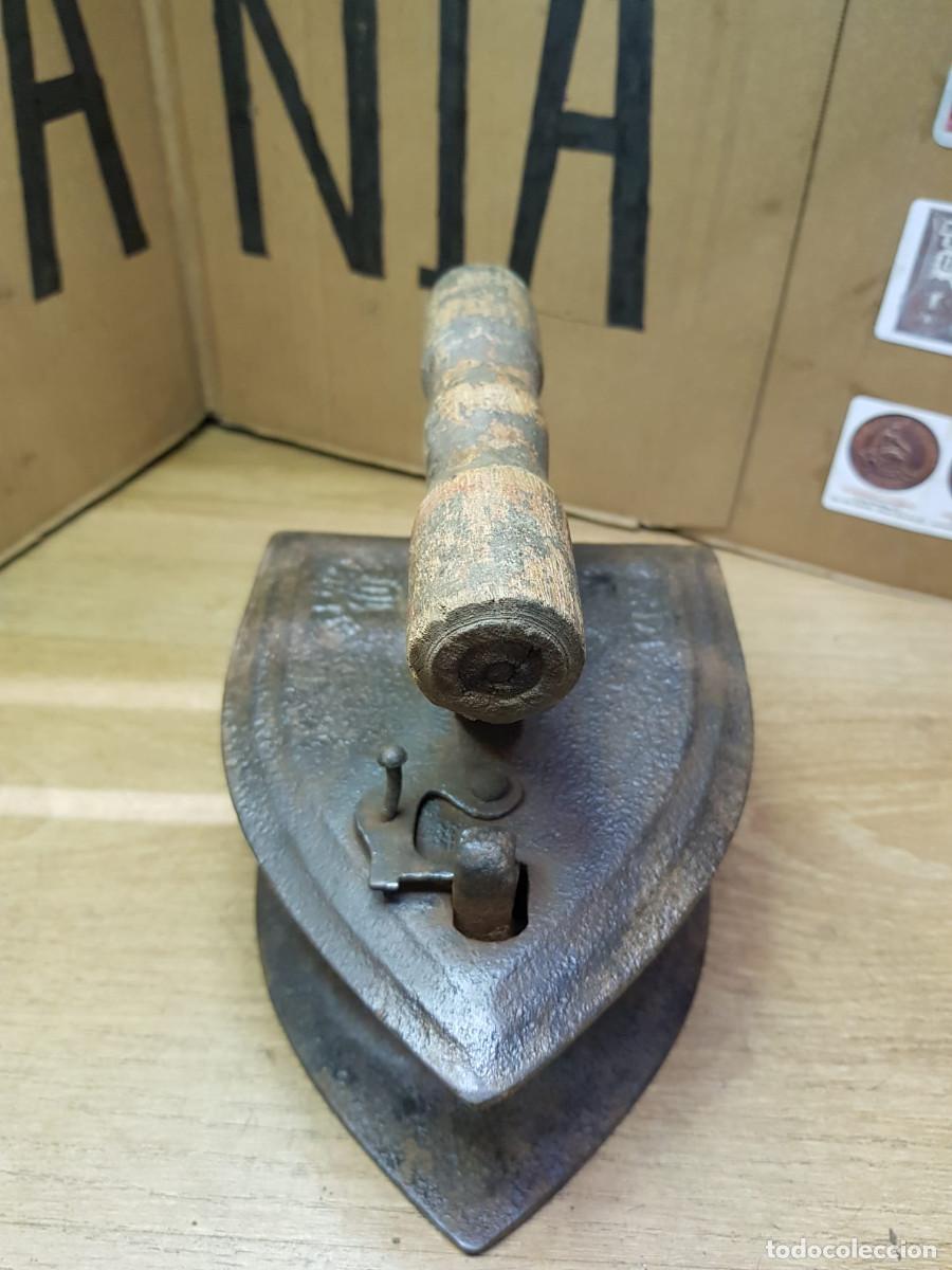 Antig&uuml;edades: ANTIGUA PLANCHA A CARBON - Foto 3