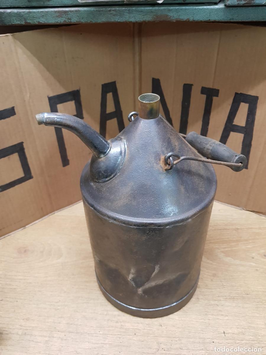 Antig&uuml;edades: ANTIGUA ACEITERA DE TALLER - Foto 3