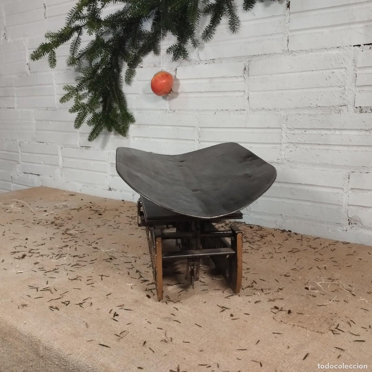 Antig&uuml;edades: B&aacute;scula pesa beb&eacute;s antigua - Foto 4