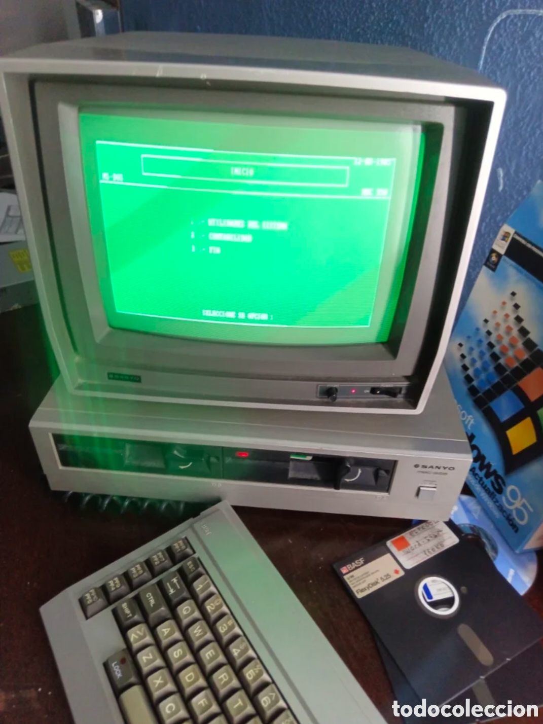 Antig&uuml;edades: Sanyo MBC 555 Ordenador vintage