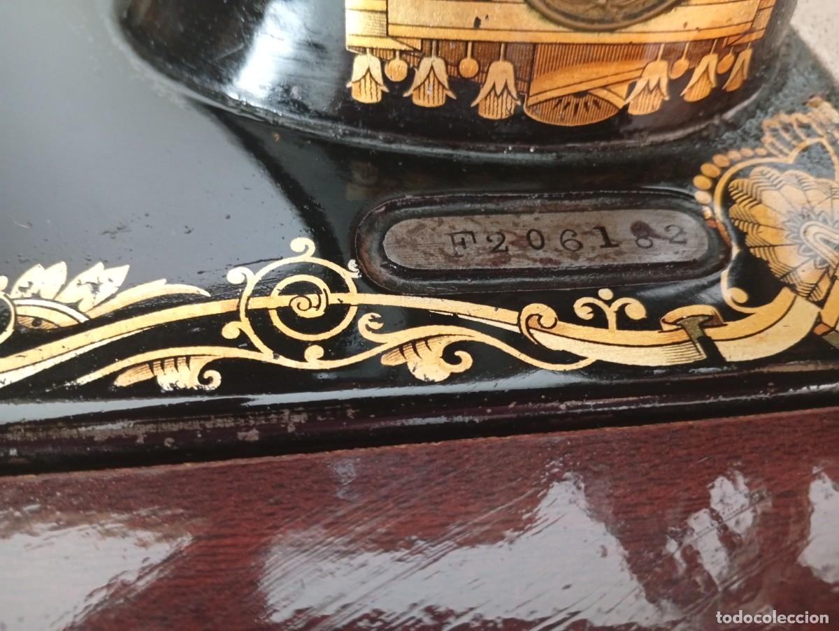 Antig&uuml;edades: M&aacute;quinas de coser Singer. - Foto 2