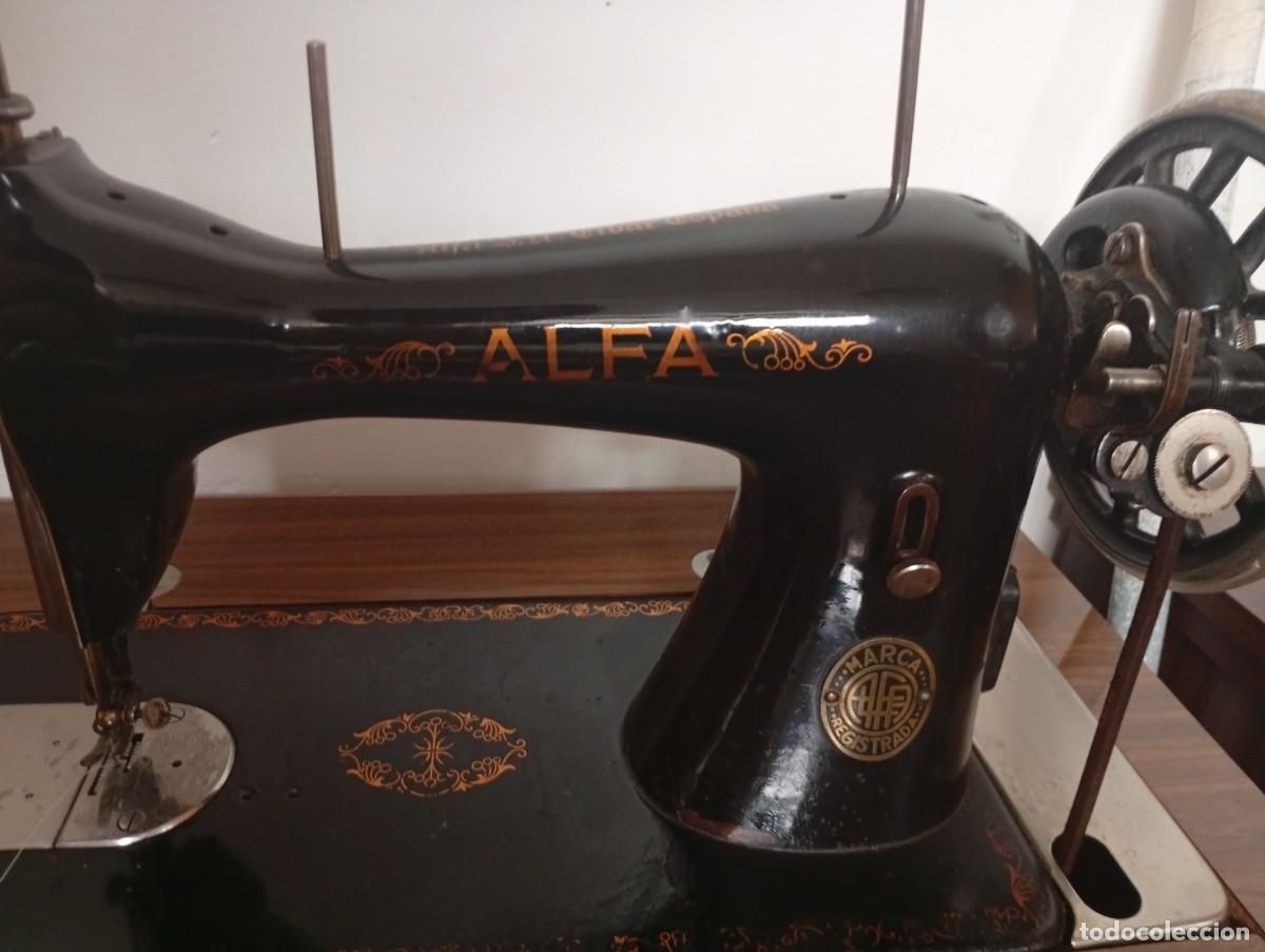 Antig&uuml;edades: Maquina de coser Alfa. - Foto 1