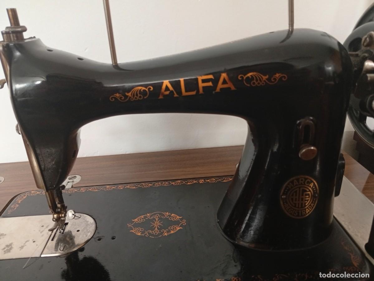 Antig&uuml;edades: Maquina de coser Alfa. - Foto 2