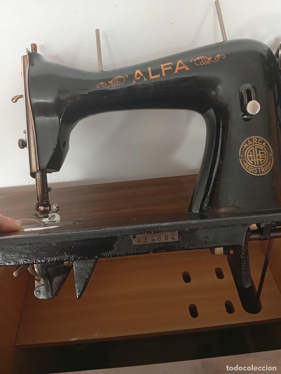 Antig&uuml;edades: Maquina de coser Alfa. - Foto 3