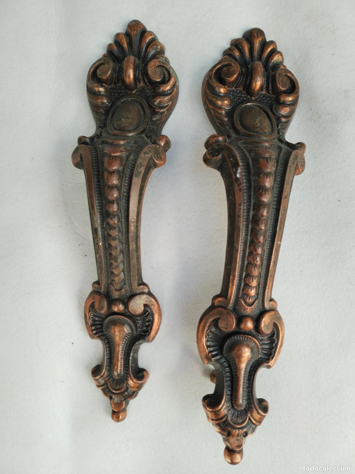 Antig&uuml;edades: 2 tiradores de metal bronce cobre - Foto 2