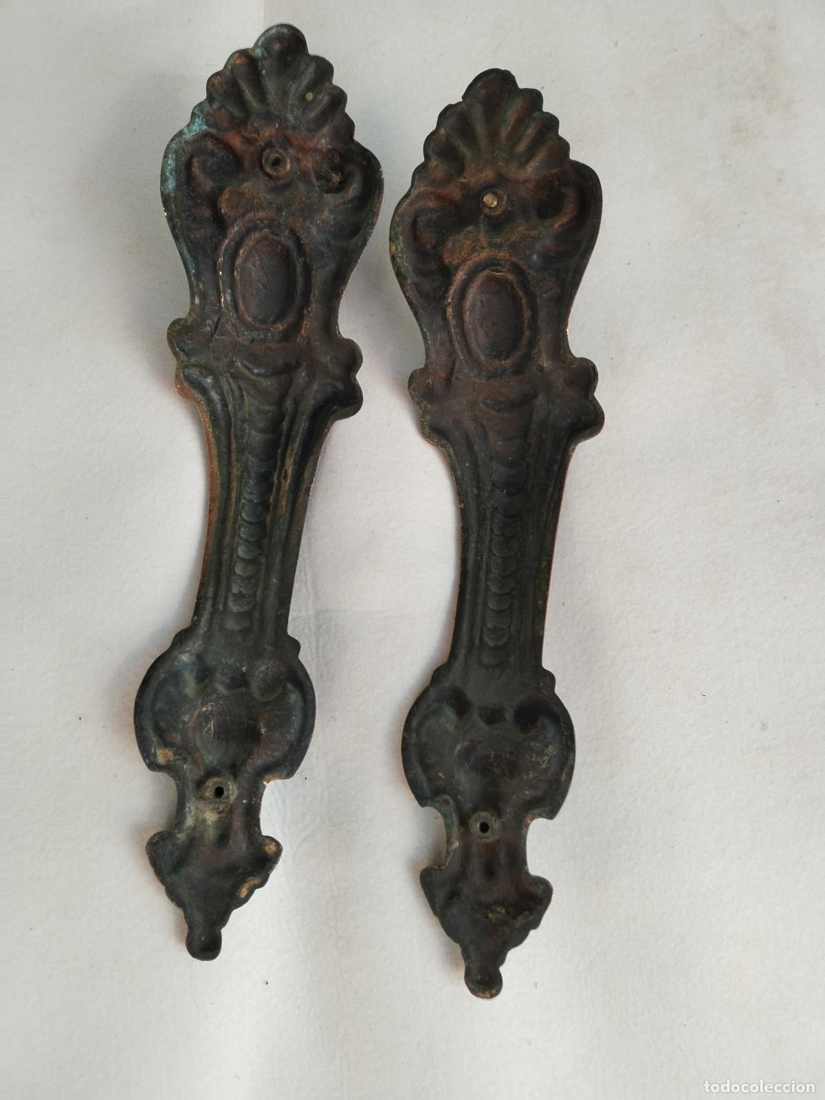 Antig&uuml;edades: 2 tiradores de metal bronce cobre - Foto 3