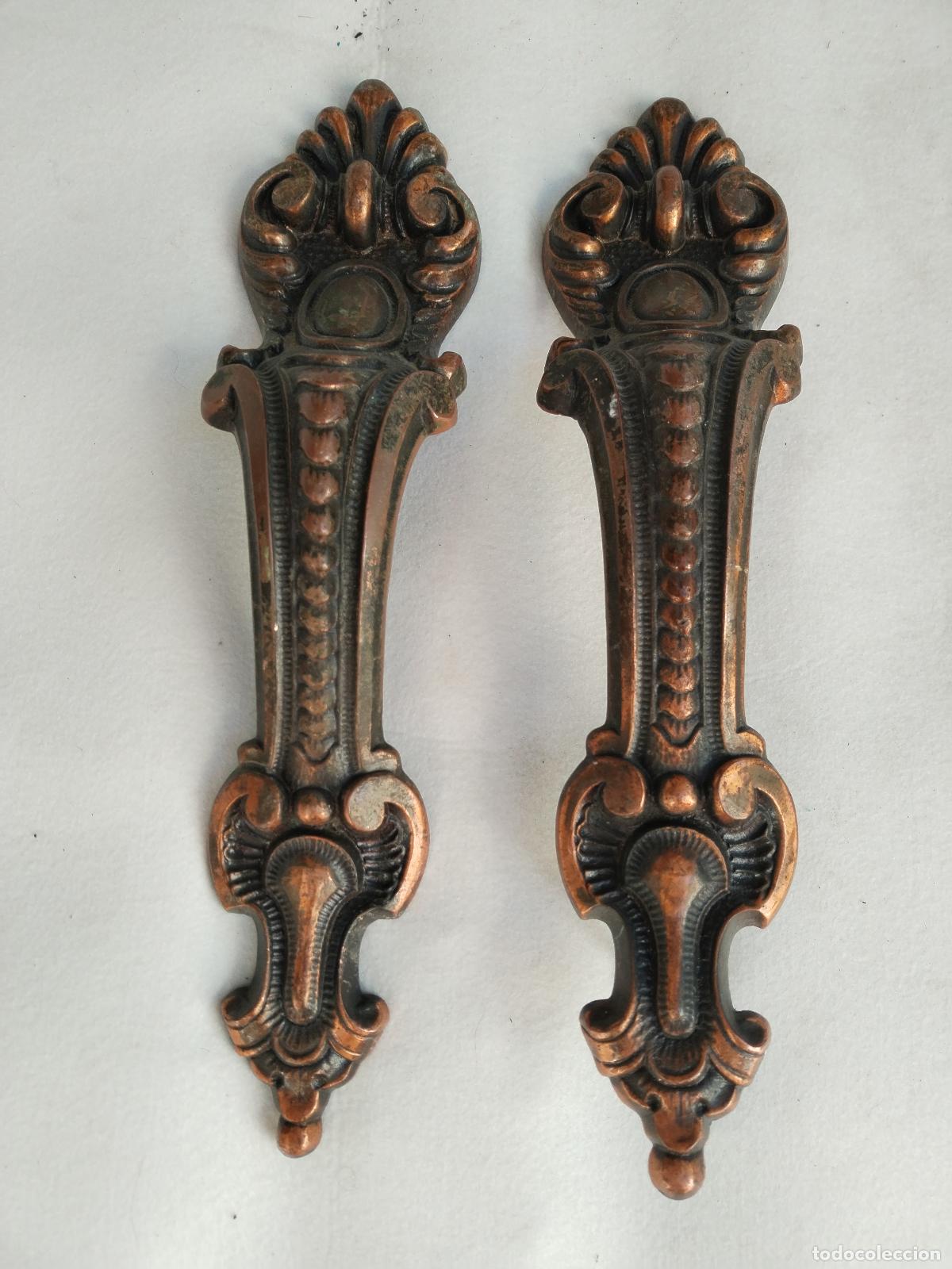 Antig&uuml;edades: 2 tiradores de metal bronce cobre - Foto 5