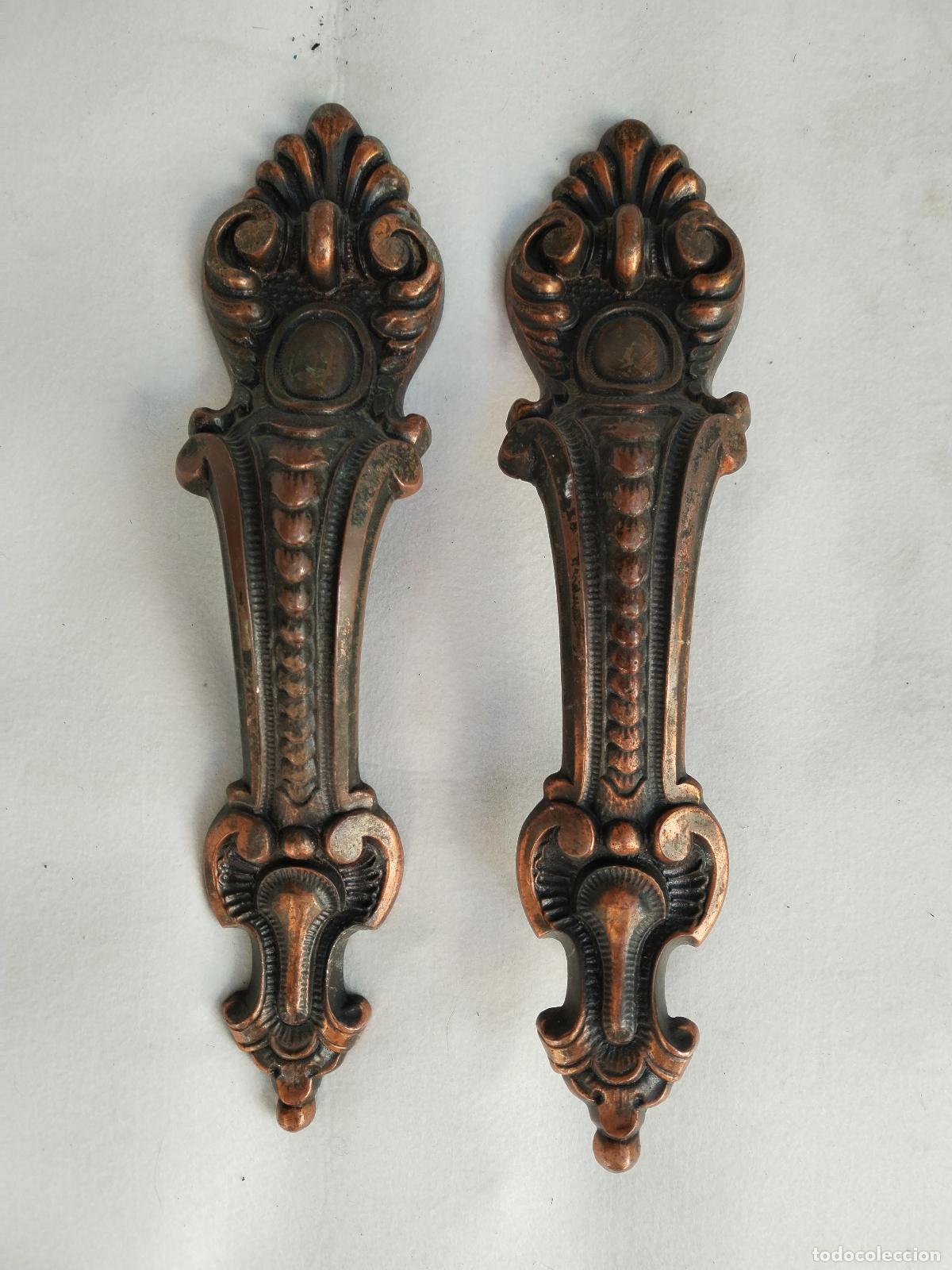 Antig&uuml;edades: 2 tiradores de metal bronce cobre - Foto 6