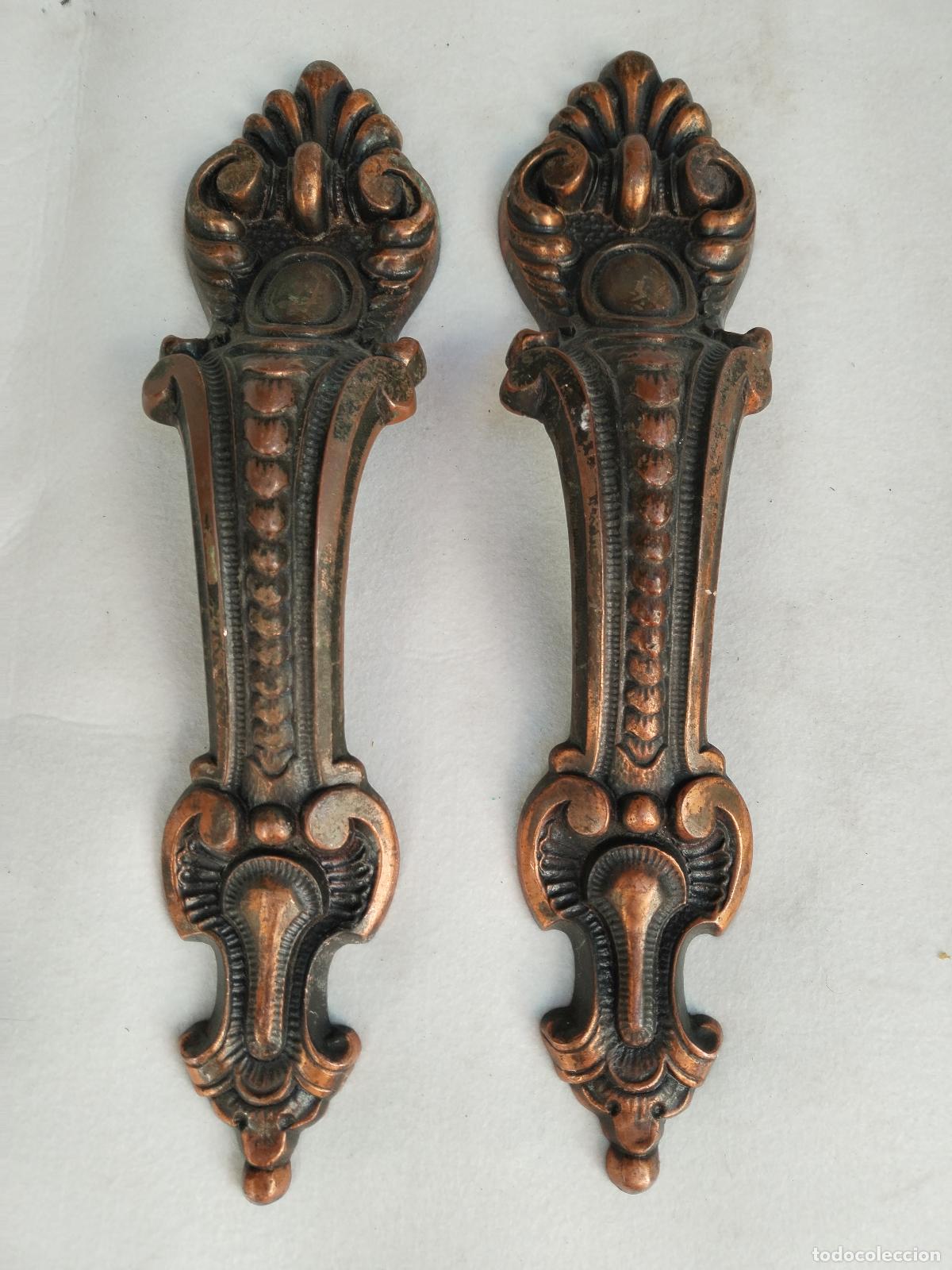 Antig&uuml;edades: 2 tiradores de metal bronce cobre - Foto 1