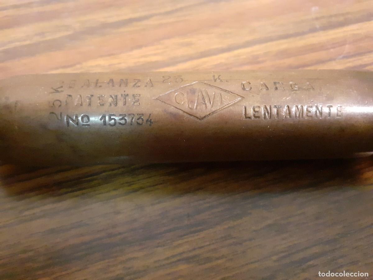 Antig&uuml;edades: Balanza de bronce 25 Kgs - Foto 2
