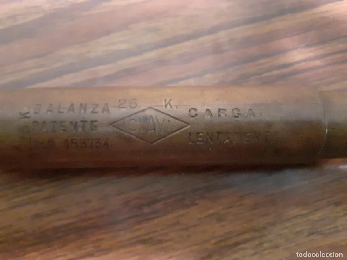 Antig&uuml;edades: Balanza de bronce 25 Kgs - Foto 3