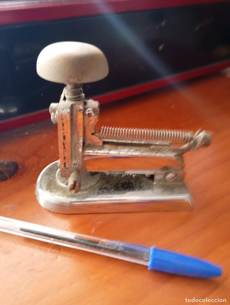 Antig&uuml;edades: Grapadora Antigua El casco. Modelo 5. - Foto 1