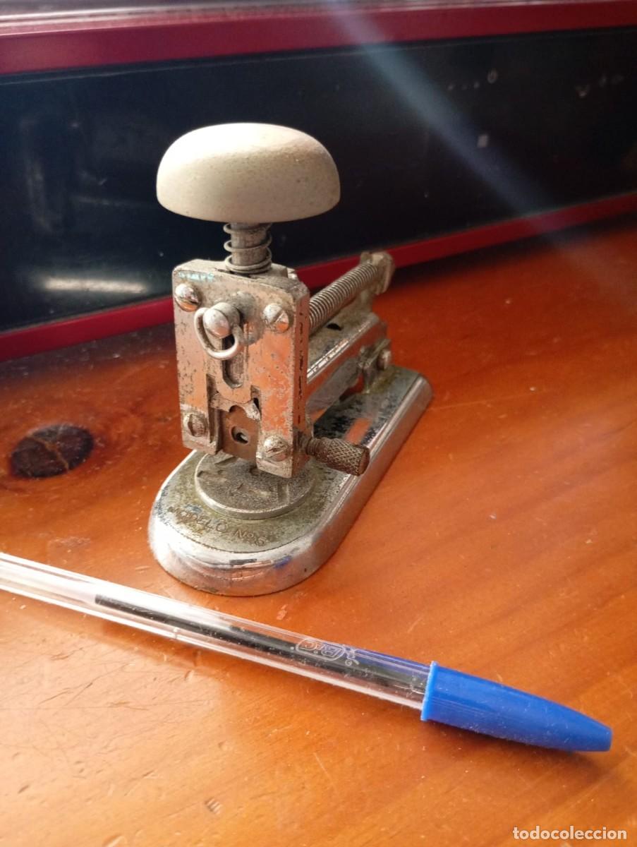 Antig&uuml;edades: Grapadora Antigua El casco. Modelo 5. - Foto 4