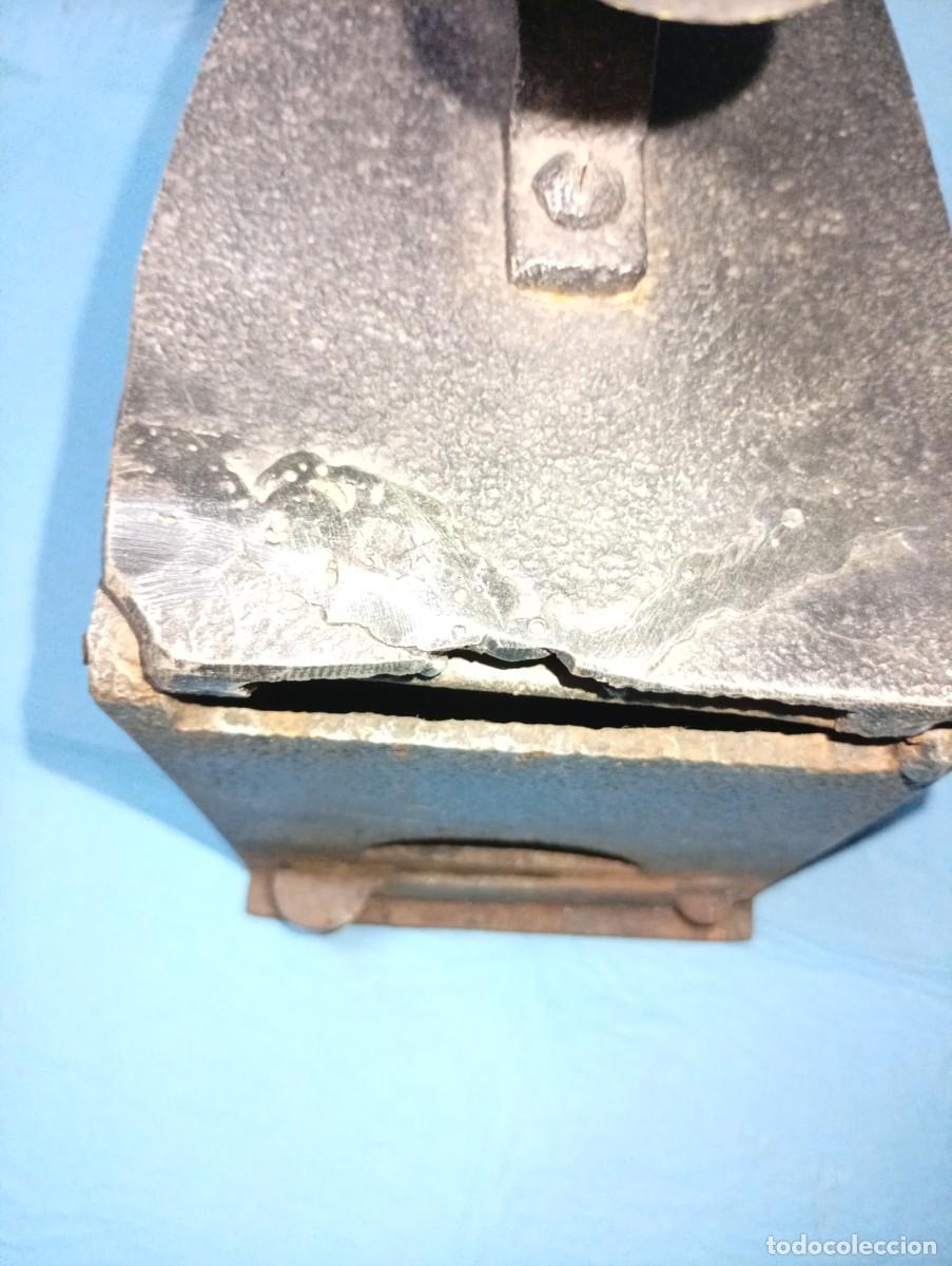 Antig&uuml;edades: ANTIGUA PLANCHA CARBON CABEZA LEON - Foto 9