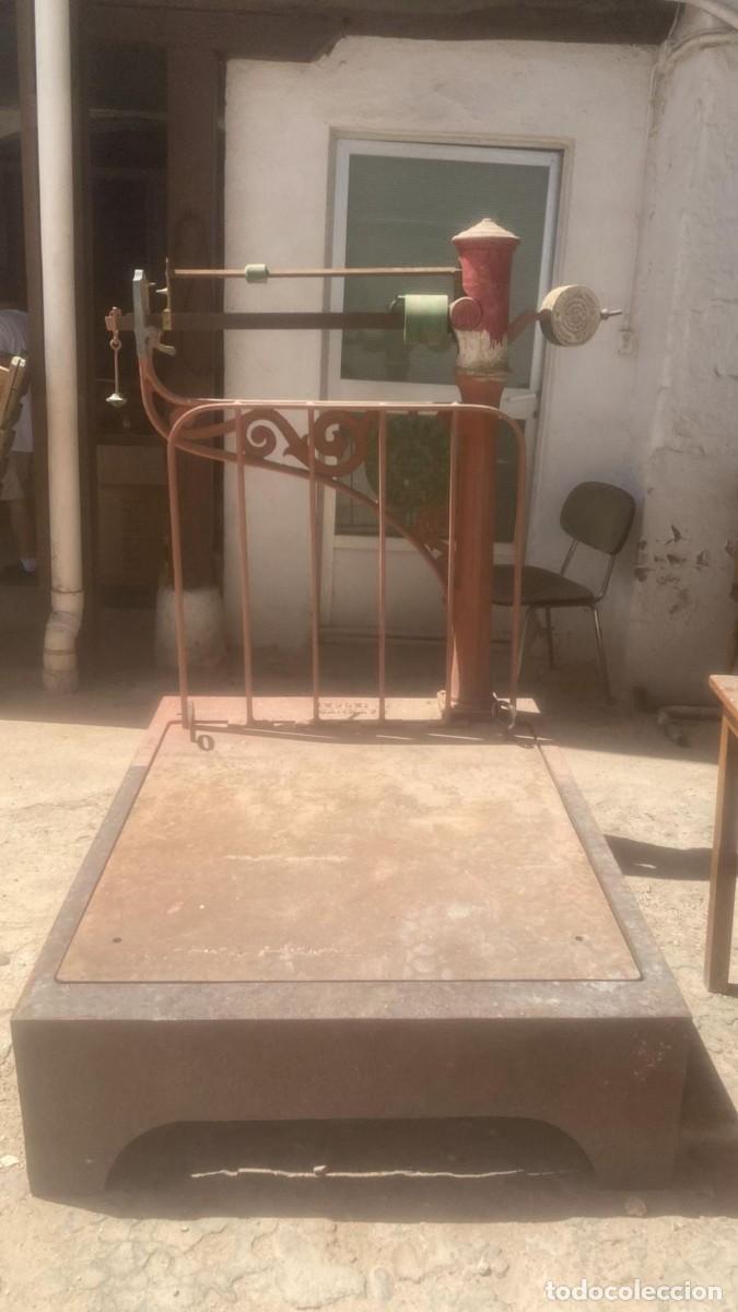 Antig&uuml;edades: GRAN BASCULA DE BODEGA EN HIERRO FUNDIDO REALIZADA EN VALENCIA - Foto 1