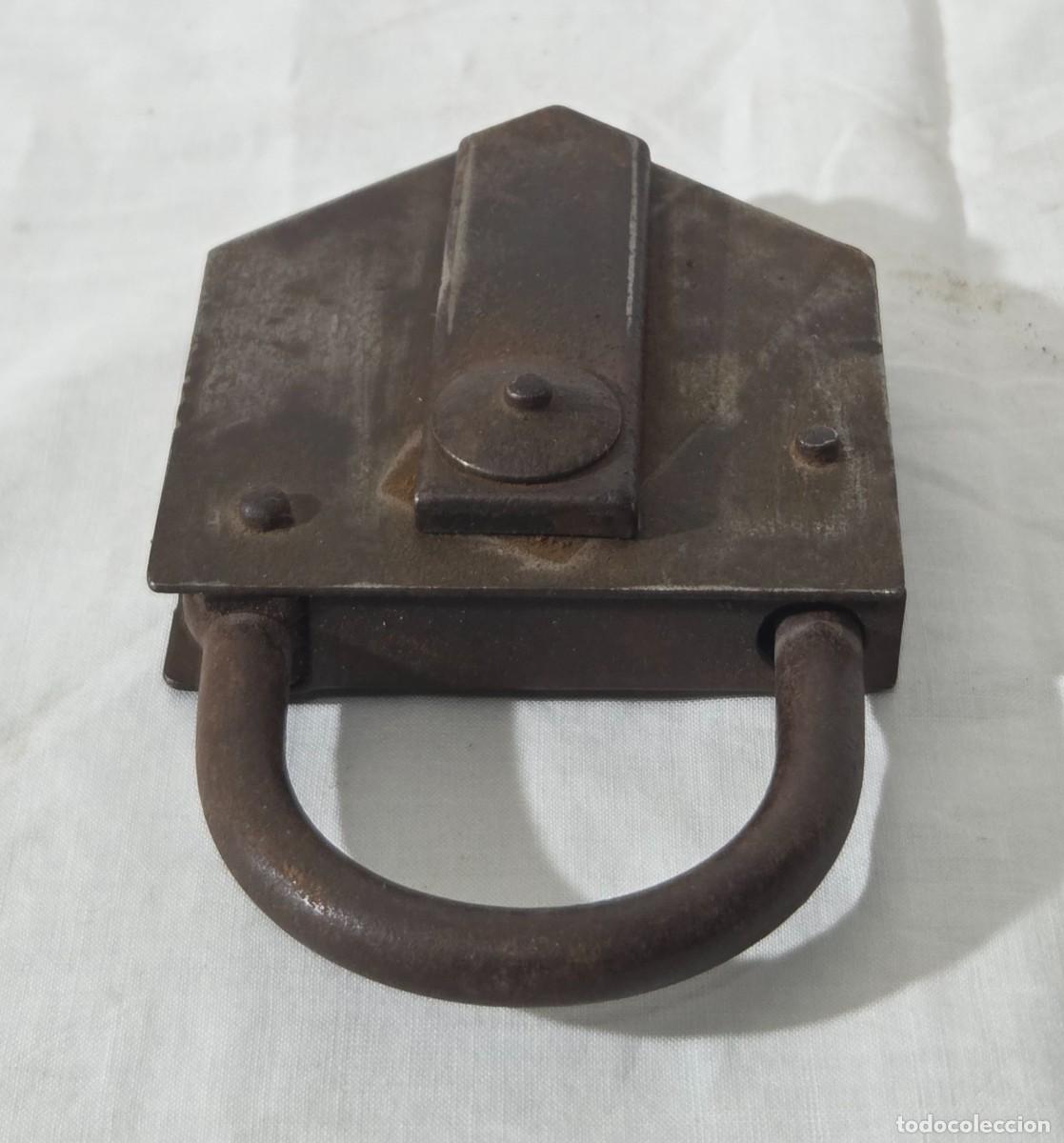 Antig&uuml;edades: Antiguo candado de hierro con llave - Foto 7