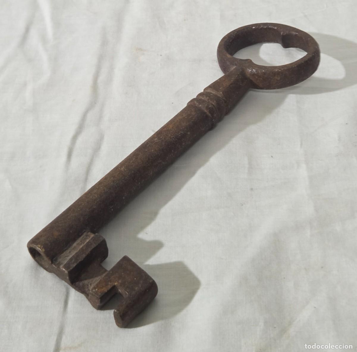 Antig&uuml;edades: Antigua llave de hierro - Foto 2