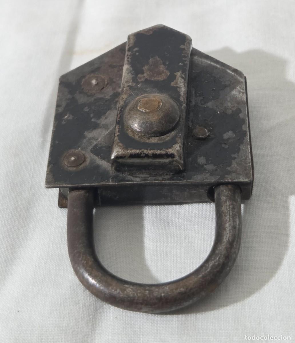 Antig&uuml;edades: Antiguo candado de hierro con llave - Foto 7