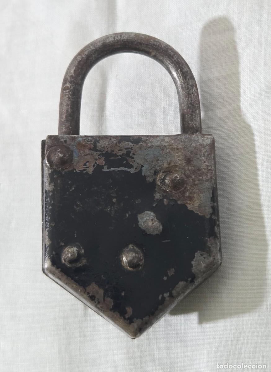 Antig&uuml;edades: Antiguo candado de hierro con llave - Foto 9