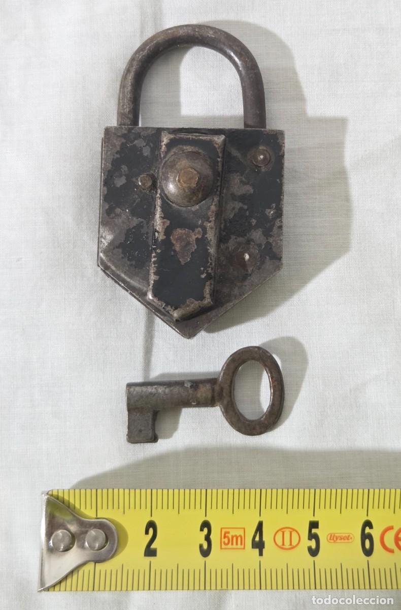 Antig&uuml;edades: Antiguo candado de hierro con llave - Foto 10