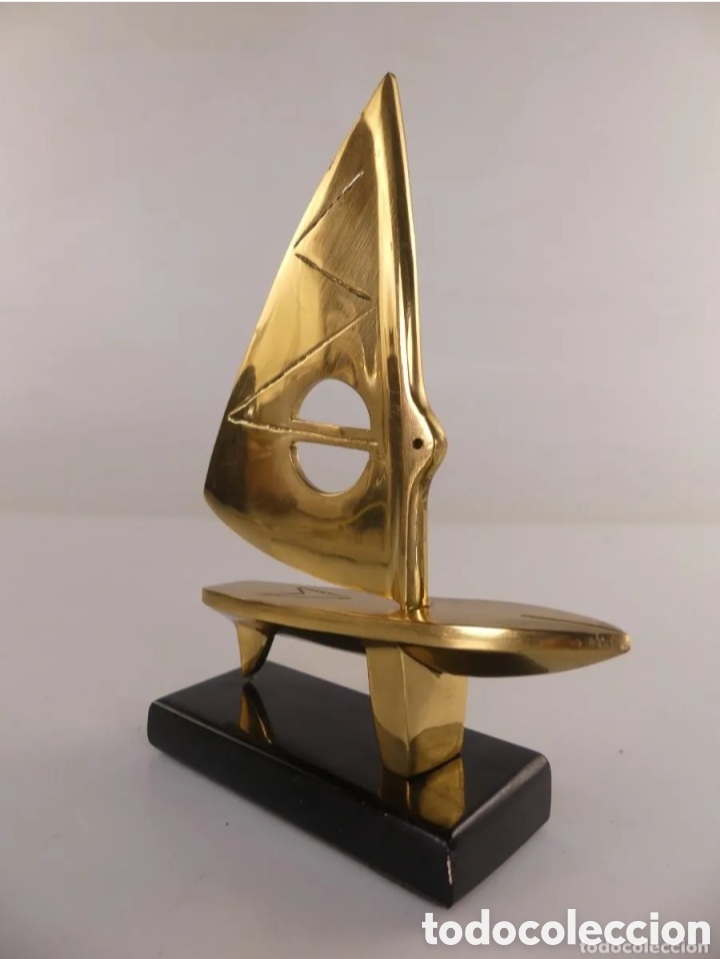 Antig&uuml;edades: Trofeo bronce windsurf - Foto 1