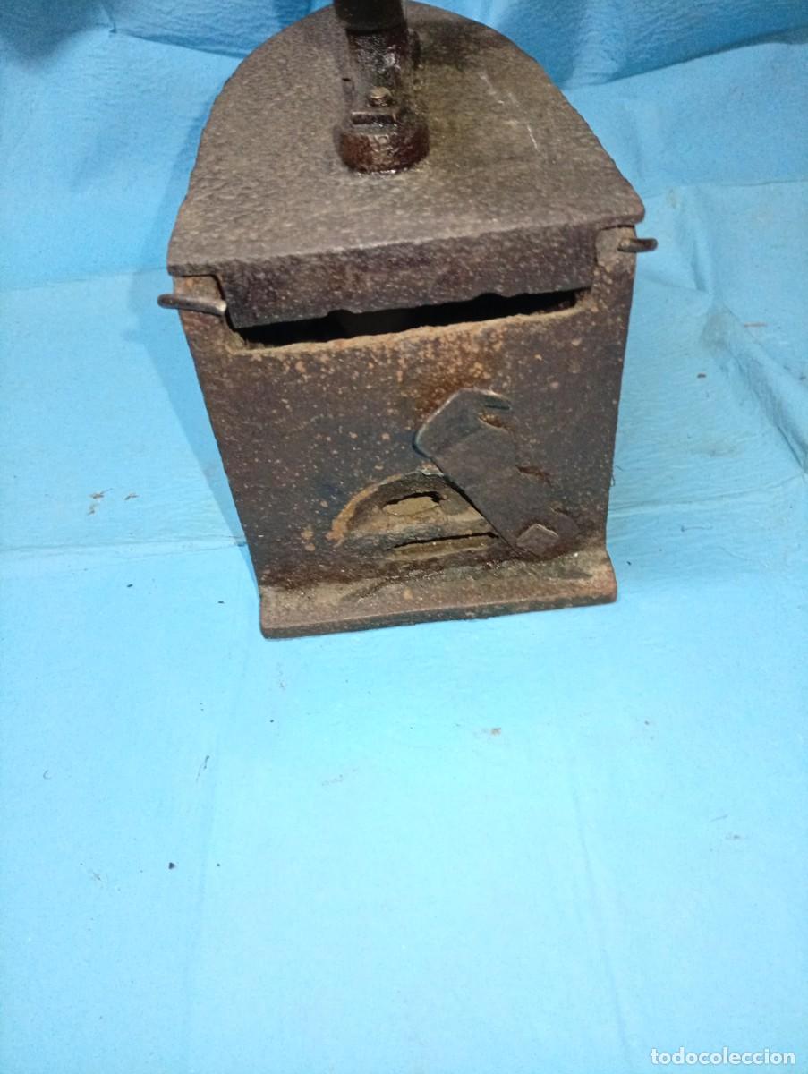 Antig&uuml;edades: ANTIGUA PLANCHA CARBON CON EL GALLO - Foto 4
