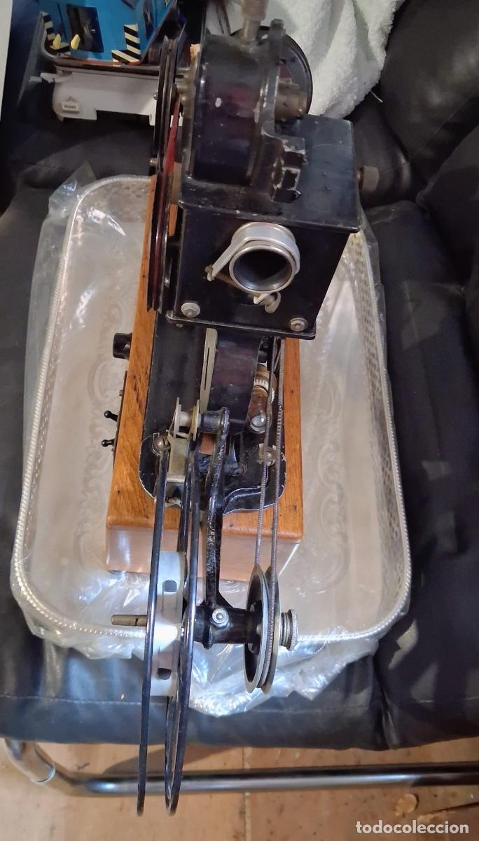 Antig&uuml;edades: Proyector cinematogr&aacute;fico antiguo - Foto 2