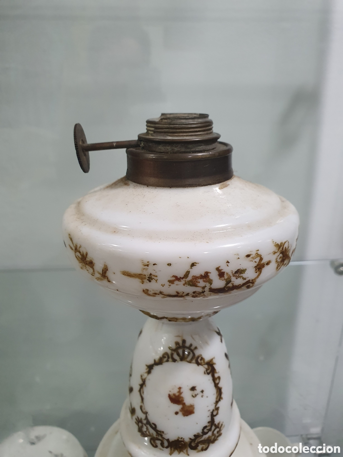 Antig&uuml;edades: Antiguo quinqu&eacute; en opalina. (L99) - Foto 2