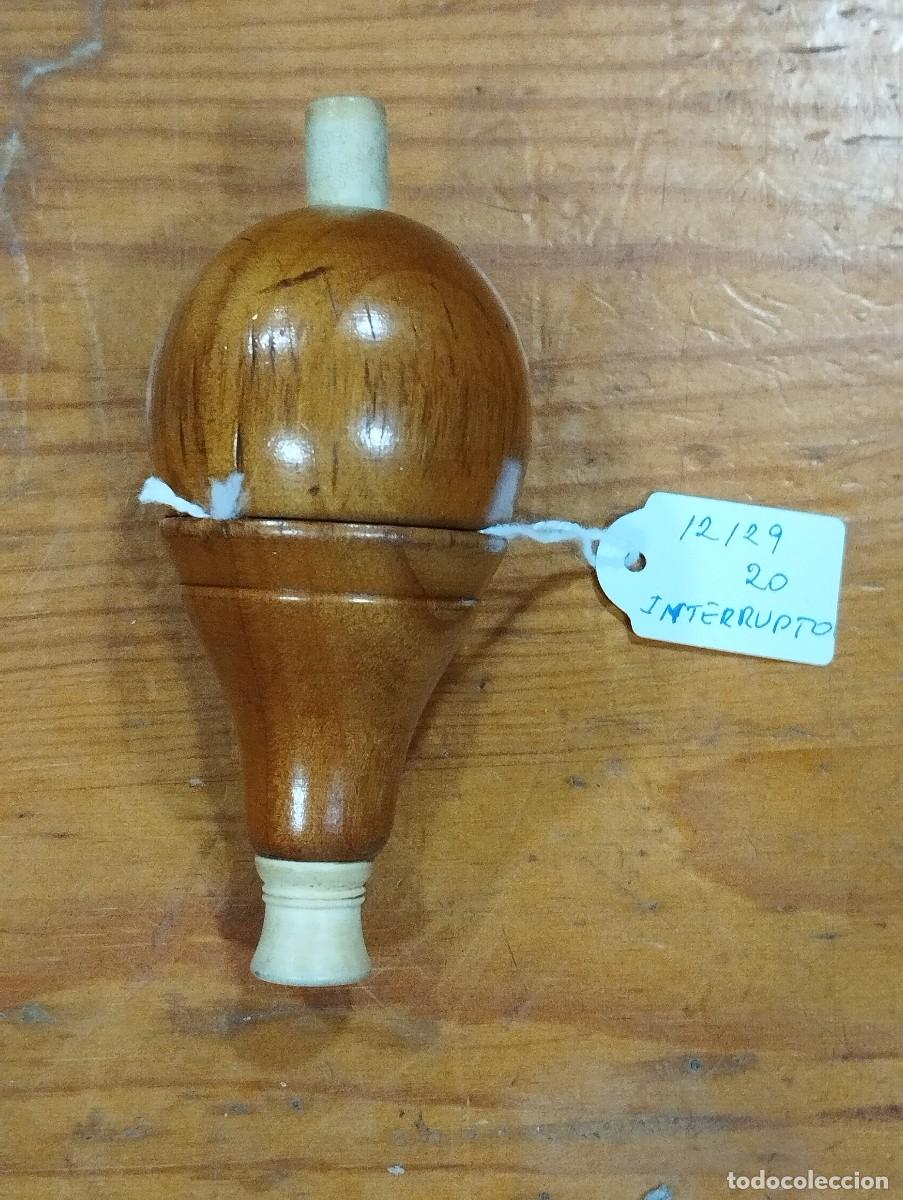 Antig&uuml;edades: INTERRUPTOR ANTIGUO EN MADERA Y BAQUELITA EN FORMA DE PERA. - Foto 1