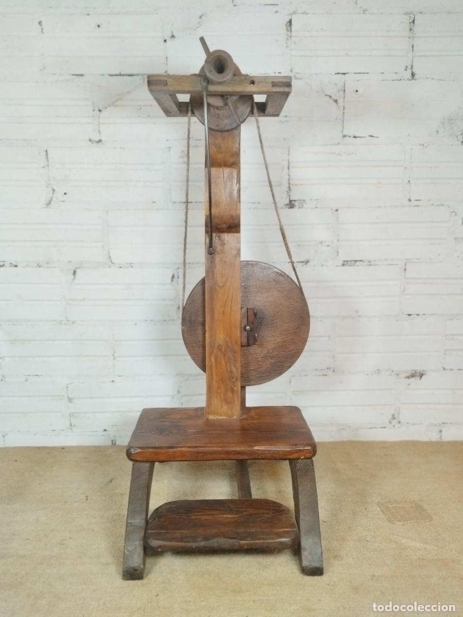 Antig&uuml;edades: Rueca de madera antigua - Foto 1