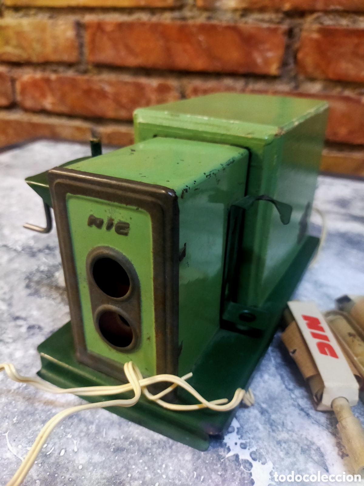 Antig&uuml;edades: Antiguo Proyector cine NIC - Foto 1