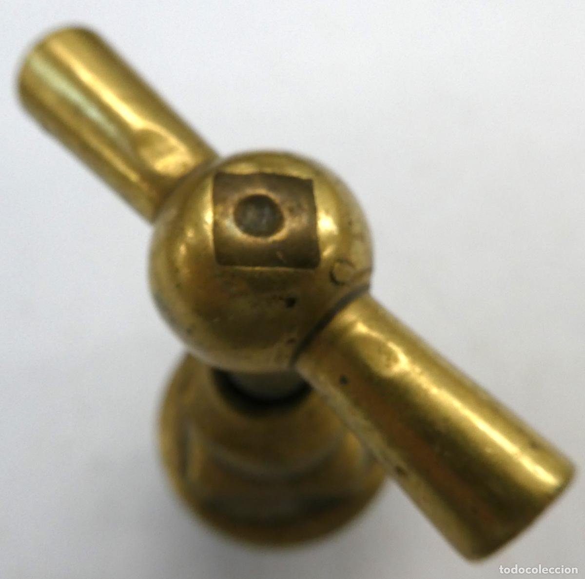 Antig&uuml;edades: PEQUE&Ntilde;O GRIFO EN LATON ,mide 7 cm - Foto 3