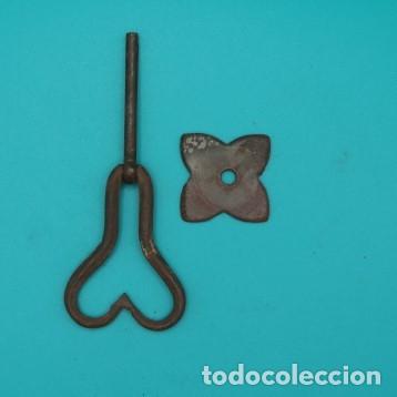 Antig&uuml;edades: Tirador de forja artesanal con placa &ndash; Modelo p&eacute;ndulo en forma de pera - Foto 3