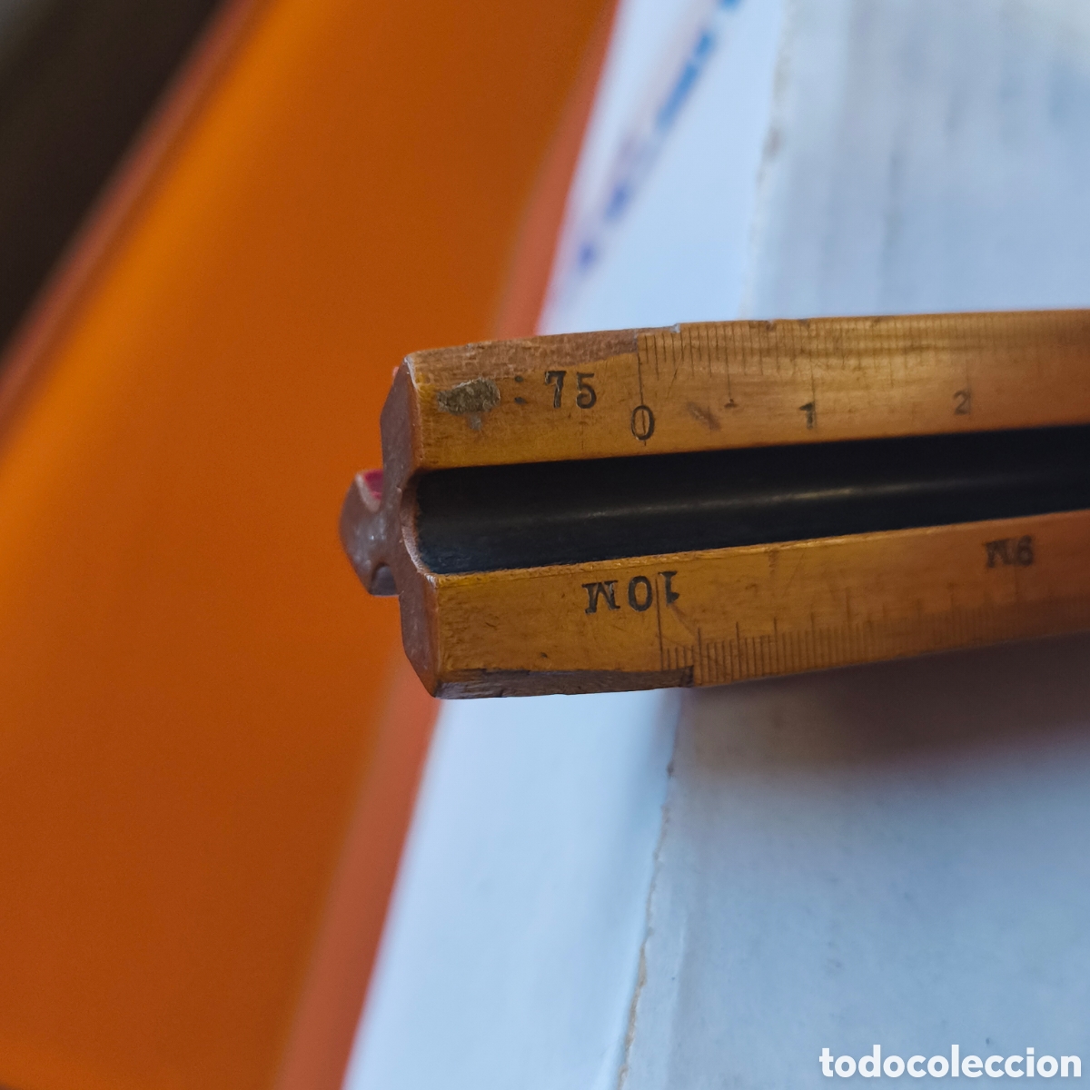 Antig&uuml;edades: Escal&iacute;metro en madera. - Foto 3