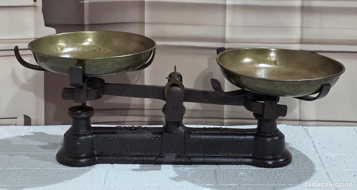 Antig&uuml;edades: Antigua balanza de doble plato - Foto 1
