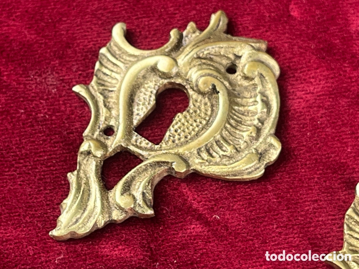 Antig&uuml;edades: PAREJA DE BOCALLAVES DE BRONCE BARROCOS - Foto 3