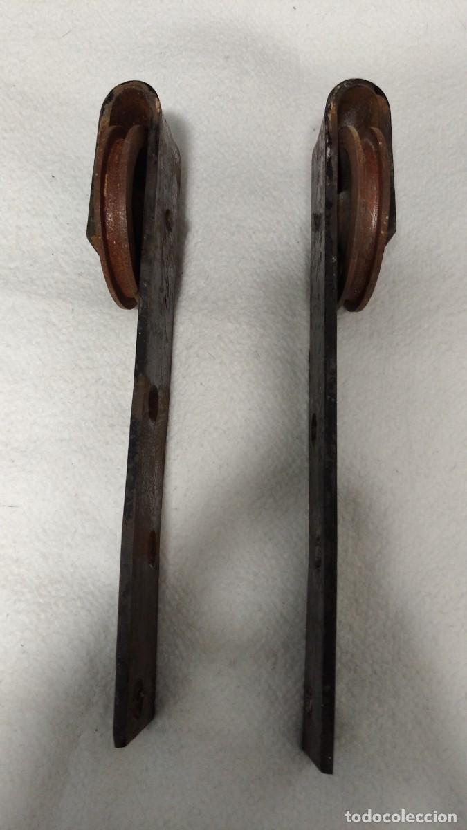 Antig&uuml;edades: Poleas de hierro puerta corredera. - Foto 3