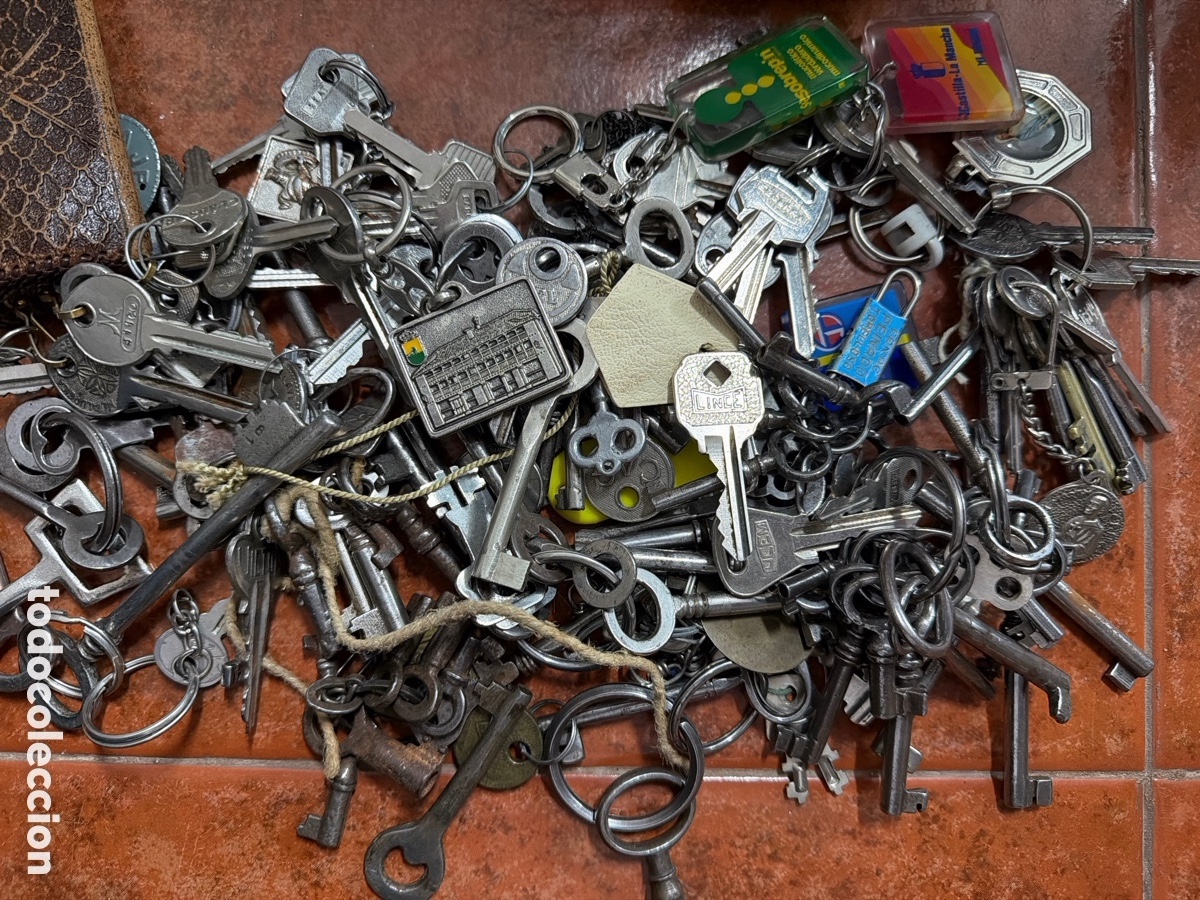Antig&uuml;edades: Lote de llaves antiguas - Foto 1