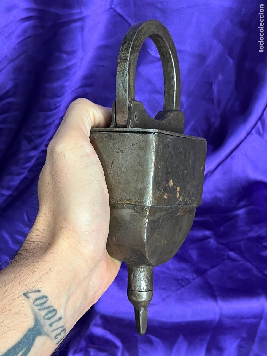 Antig&uuml;edades: CANDADO EN FORJA DE TRES LLAVES - Foto 3