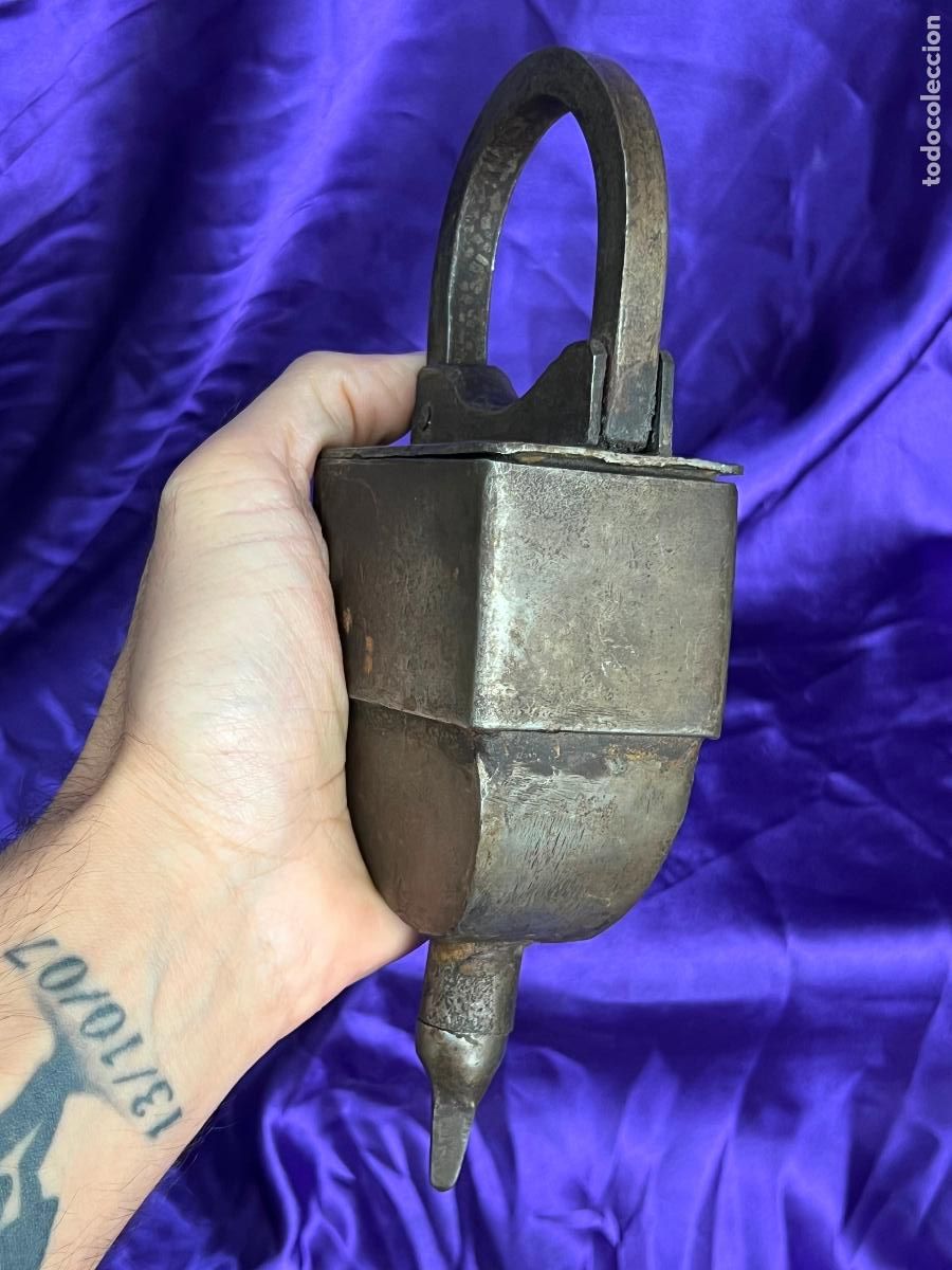 Antig&uuml;edades: CANDADO EN FORJA DE TRES LLAVES - Foto 4