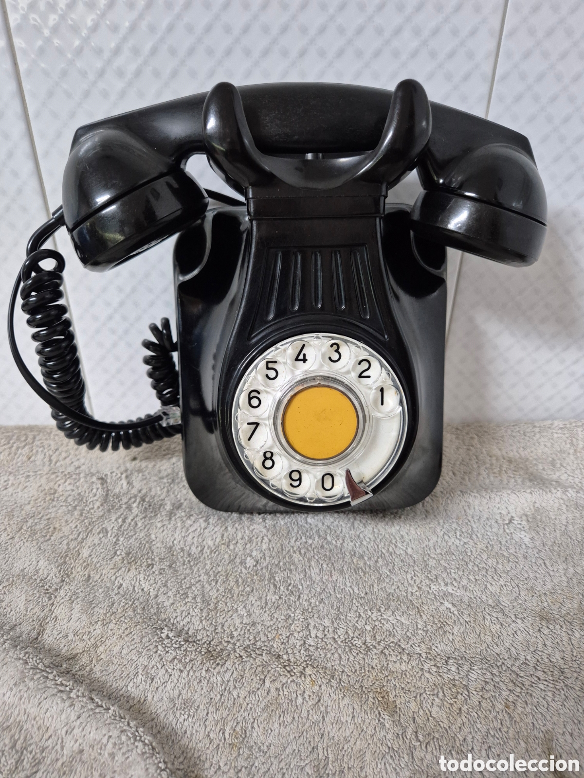Tel&eacute;fonos: Tel&eacute;fono negro de baquelita - Foto 1