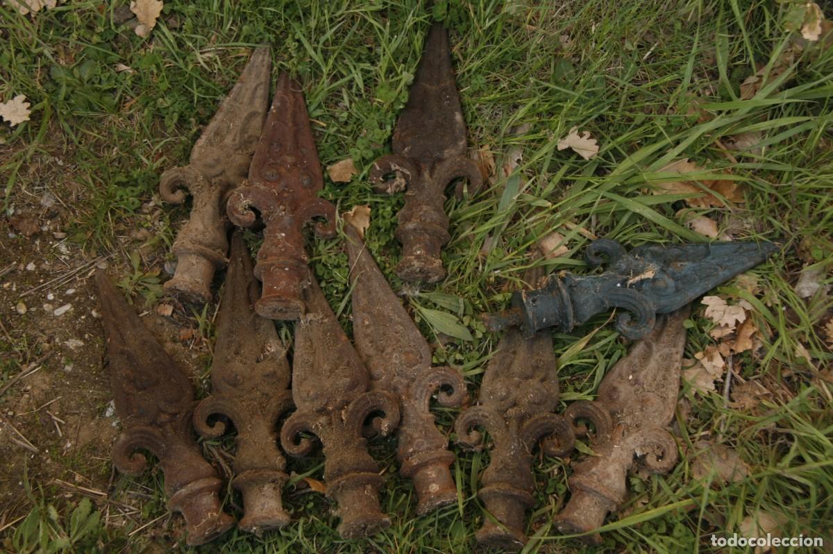 Antig&uuml;edades: Puntas de reja antigua - Foto 1